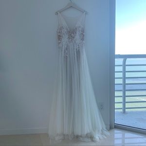 Sample unworn/NWT Hamlin by Willowby wedding dress